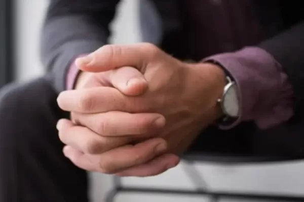 RUYADA EL  BAĞLAMAK GÖRMEK