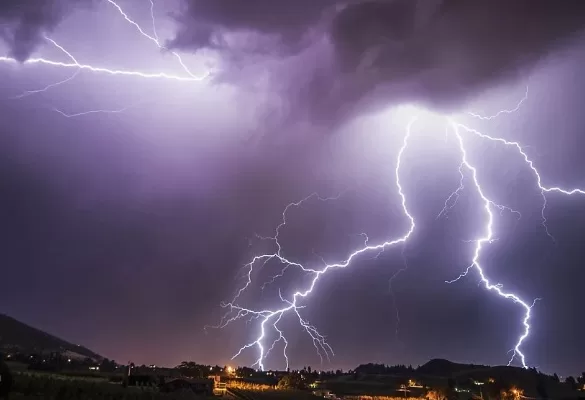 RUYADA GÖK GÜRLEMESİ GÖRMEK