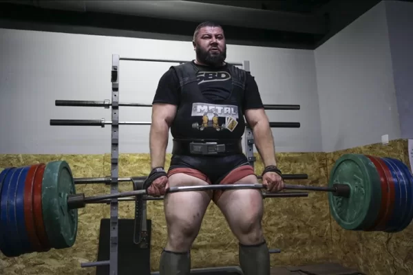 RUYADA GÜÇLÜ  KİŞİ GÖRMEK