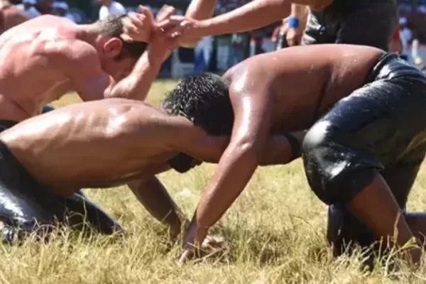 RUYADA GÜREŞMEK GÖRMEK