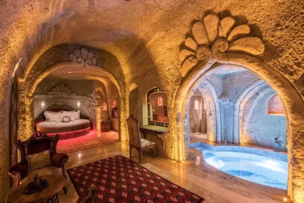 RUYADA HAVUZLU  ODA GÖRMEK