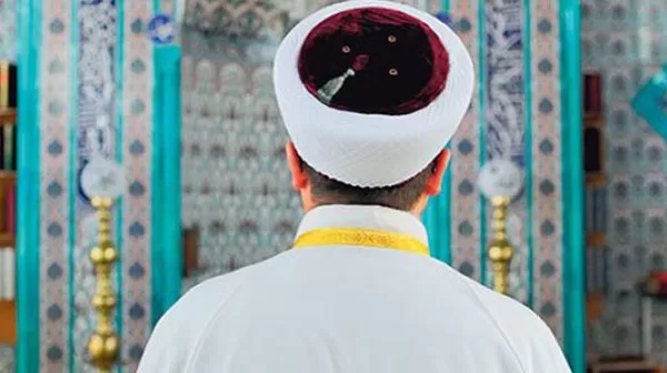 RUYADA   İMAM GÖRMEK