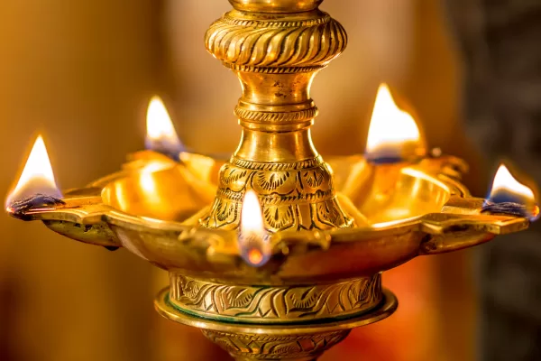 RUYADA   KANDİL  KABI GÖRMEK