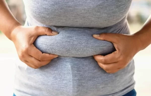 RUYADA  KARINDA OT BİTMEK GÖRMEK