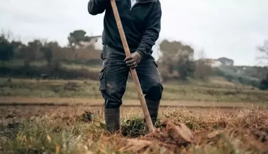 RUYADA   KAZMAK GÖRMEK