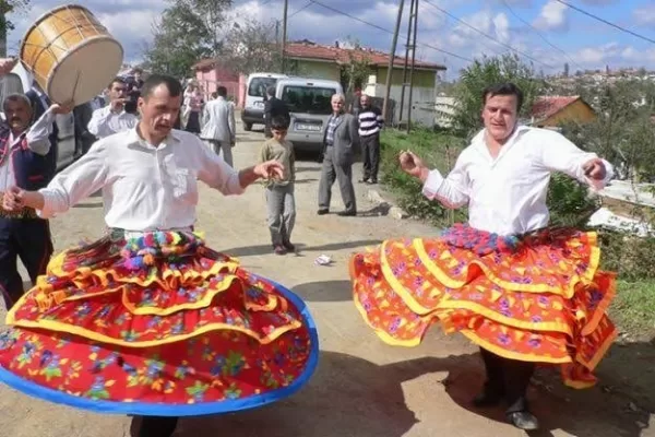 RUYADA   KÖÇEK GÖRMEK