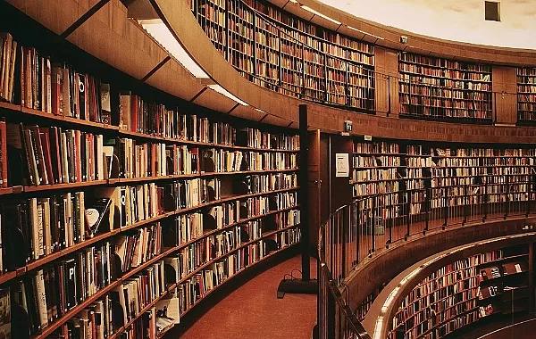 RUYADA  KÜTÜPHANE GÖRMEK