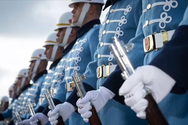 RUYADA MELİKİN  MUHAFIZI GÖRMEK