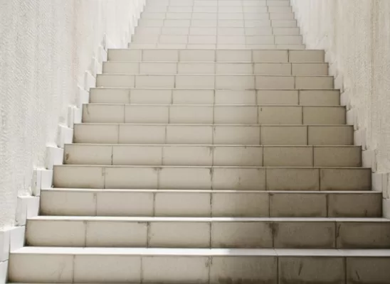 RUYADA  MERDİVEN BASAMAKLARI GÖRMEK