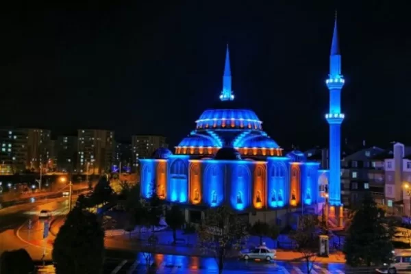 RUYADA   MİNARE  KANDİLİ GÖRMEK