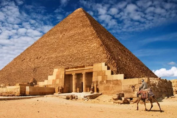 RUYADA   MISIR  EHRAMLARI GÖRMEK