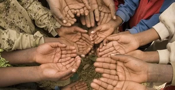 RUYADA  MUHTAÇLARA YARDIM GÖRMEK