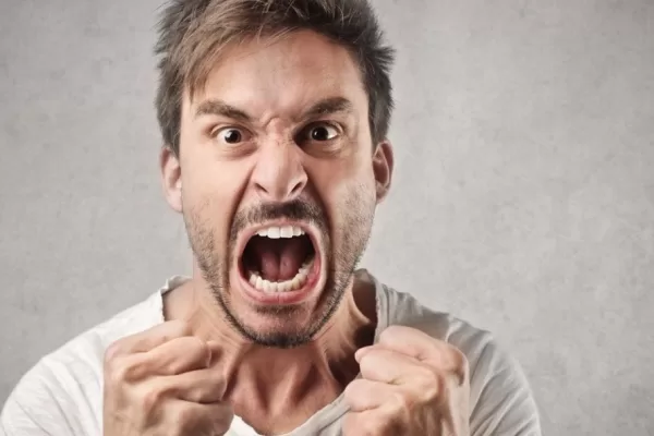 RUYADA  ÖFKEYİ YUTMAK GÖRMEK