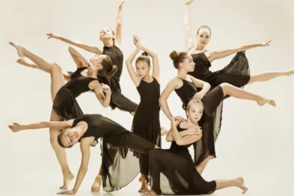 RUYADA  RAKS GÖRMEK