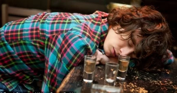 RUYADA   SARHOŞLUK GÖRMEK