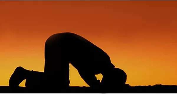 RUYADA   SECDE GÖRMEK