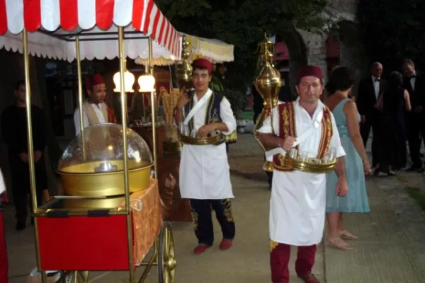 RUYADA   ŞERBETÇİ GÖRMEK