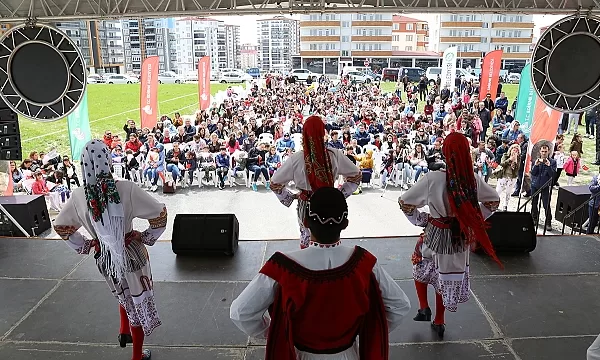 RUYADA   SEVİNÇ  VE  ŞENLİK GÖRMEK