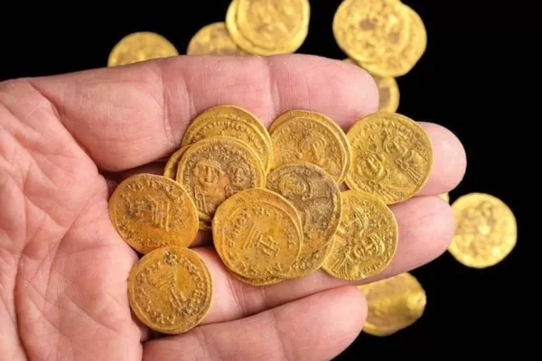 RUYADA  SİKKELİ ALTIN GÖRMEK