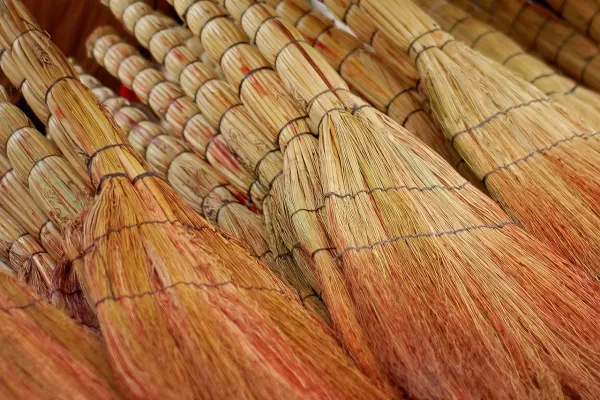 RUYADA   SÜPÜRGE GÖRMEK