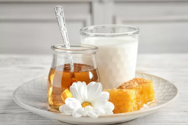 RUYADA  SÜT VE BAL KABI GÖRMEK