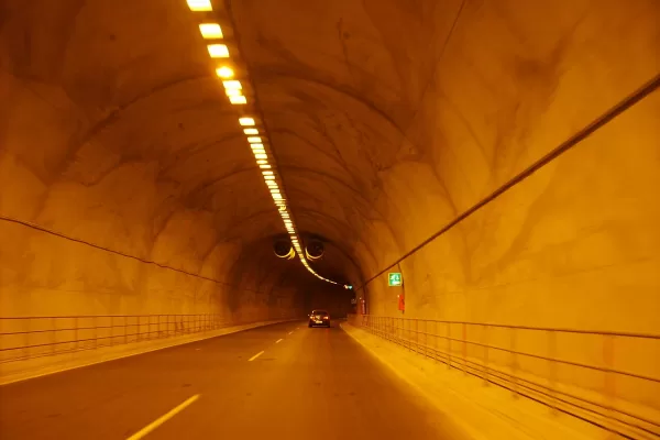 RUYADA   TÜNEL GÖRMEK