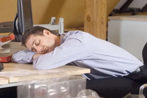 RUYADA   UYUKLAMAK GÖRMEK