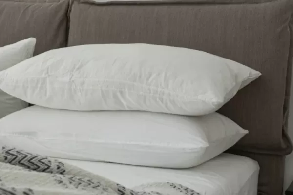 RUYADA   YASTIK GÖRMEK