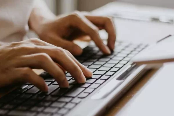 RUYADA  YAZICI GÖRMEK