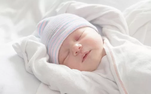 RUYADA  YENİ DOĞMUŞ ÇOCUK GÖRMEK