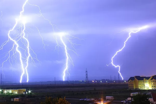 RUYADA   YILDIRIM GÖRMEK