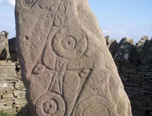 RUYADA  YONTULMUŞ TAŞ GÖRMEK