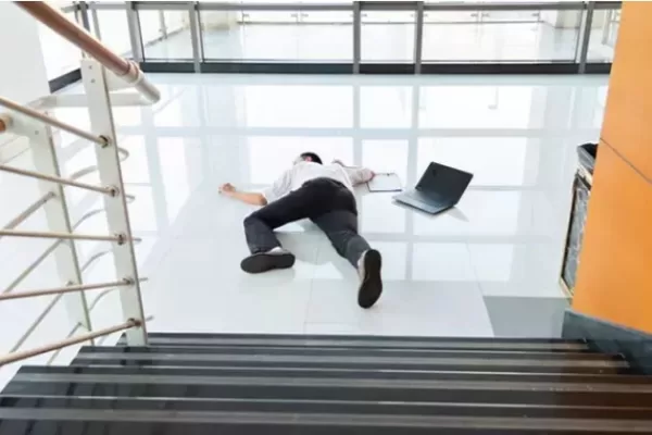 RUYADA    YÜZÜSTÜ   DÜŞMEK GÖRMEK