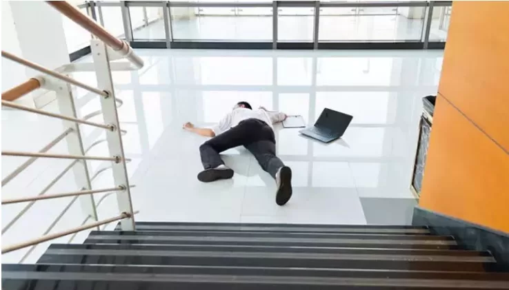 RUYADA    YÜZÜSTÜ   DÜŞMEK GÖRMEK