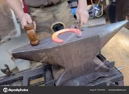 RUYADA DEMİRCİ ÖRSÜ GÖRMEK