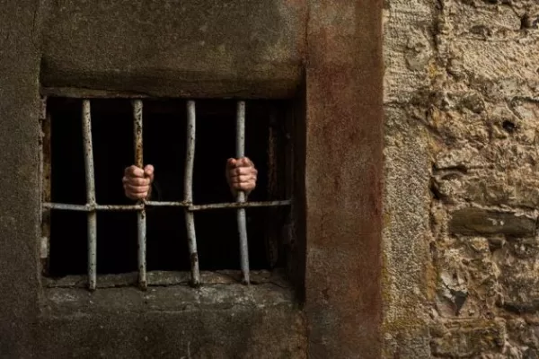 RUYADA  ZİNDAN GÖRMEK