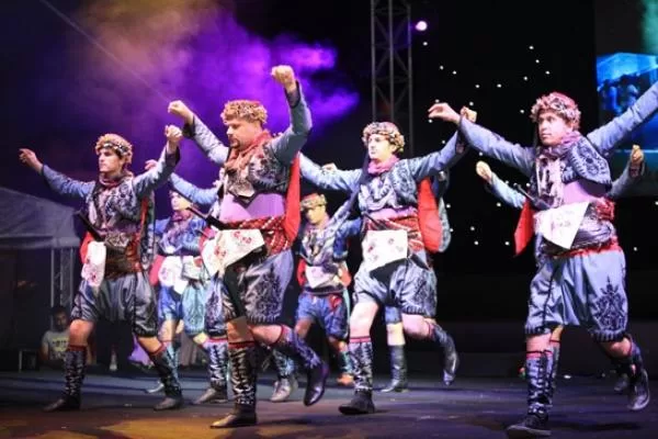 RUYADA    ZEYBEK GÖRMEK